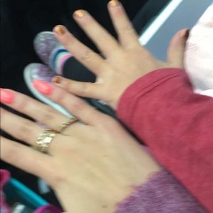 Meet your Posher, Cecily